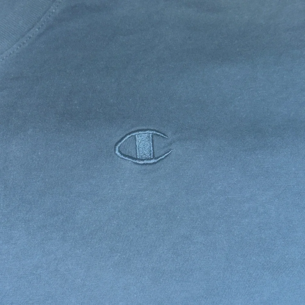 Champion Mens Solid V-Neck T-Shirt Medium Teal Blue Embroidered Logo Tee - Picture 3 of 7